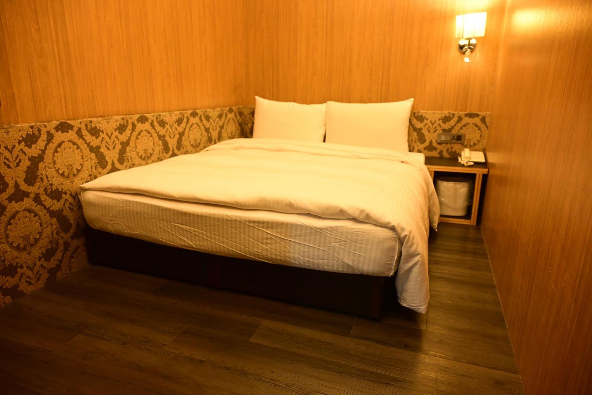 Meworld Hotel - Ximen Tajpej Buitenkant foto